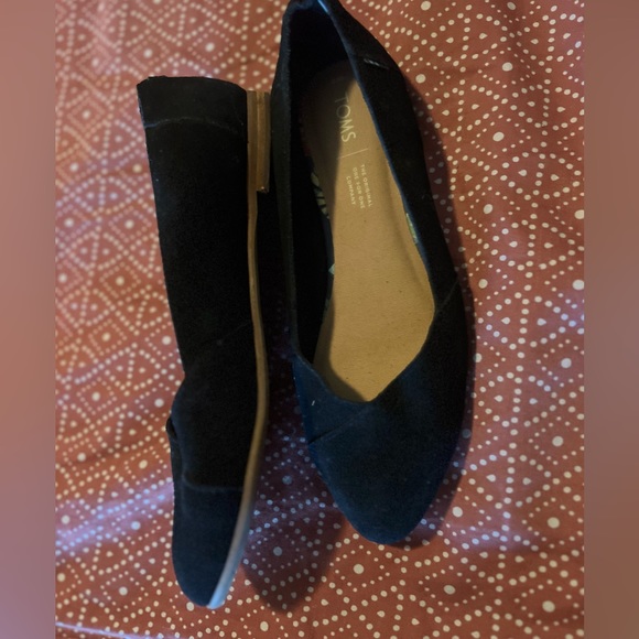 Black flats, Toms Brand. size 8 - Picture 2 of 3
